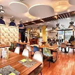Couette-café Gucio - Z Restauracja