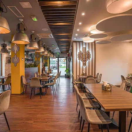 Gucio - Z Restauracja Bed and breakfast 3*