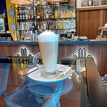 Gucio - Z Restauracja Отель типа 