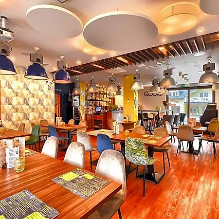 Gucio - Z Restauracja Couette-café