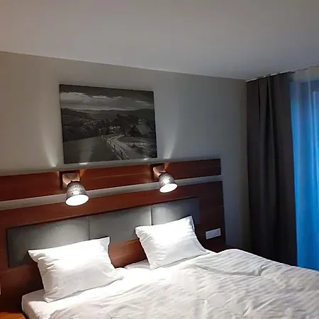Gucio - Z Restauracja 3* Щирк