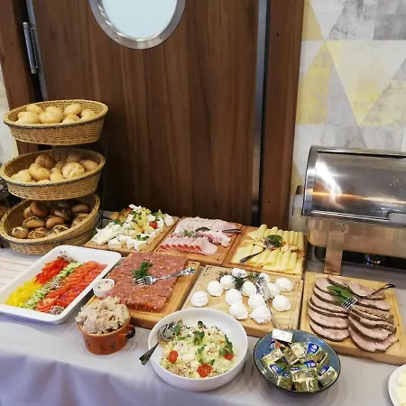 Gucio - Z Restauracja Отель типа 