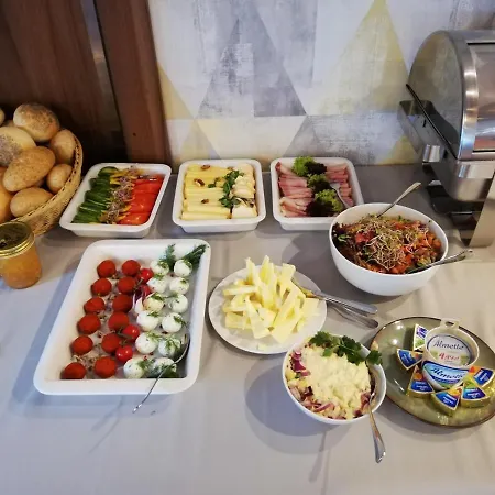 Gucio - Z Restauracja Отель типа 