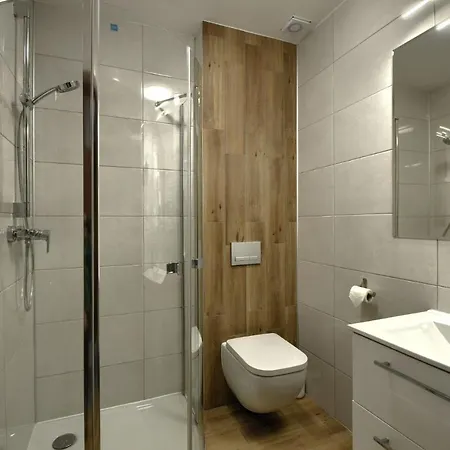 Gucio - Z Restauracja Отель типа 