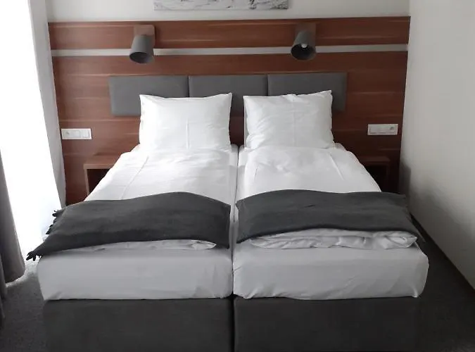 Gucio - Z Restauracja Bed & Breakfast